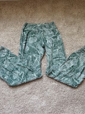 O’Neill Flowy Leaf Print Lounge Pants